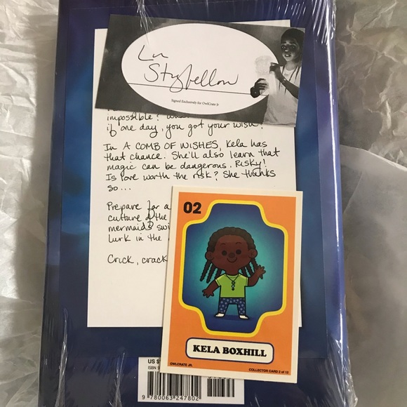 Owlcrate exclusive “A comb of wishes” by Lisa Stringfellow - Picture 5 of 7